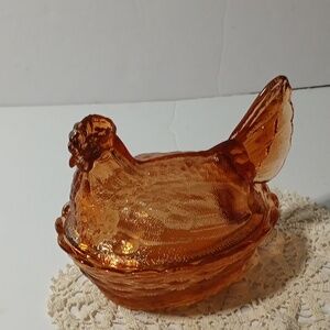 Stunning Peachy/Amber Glass Hen On Nest In Standard Size